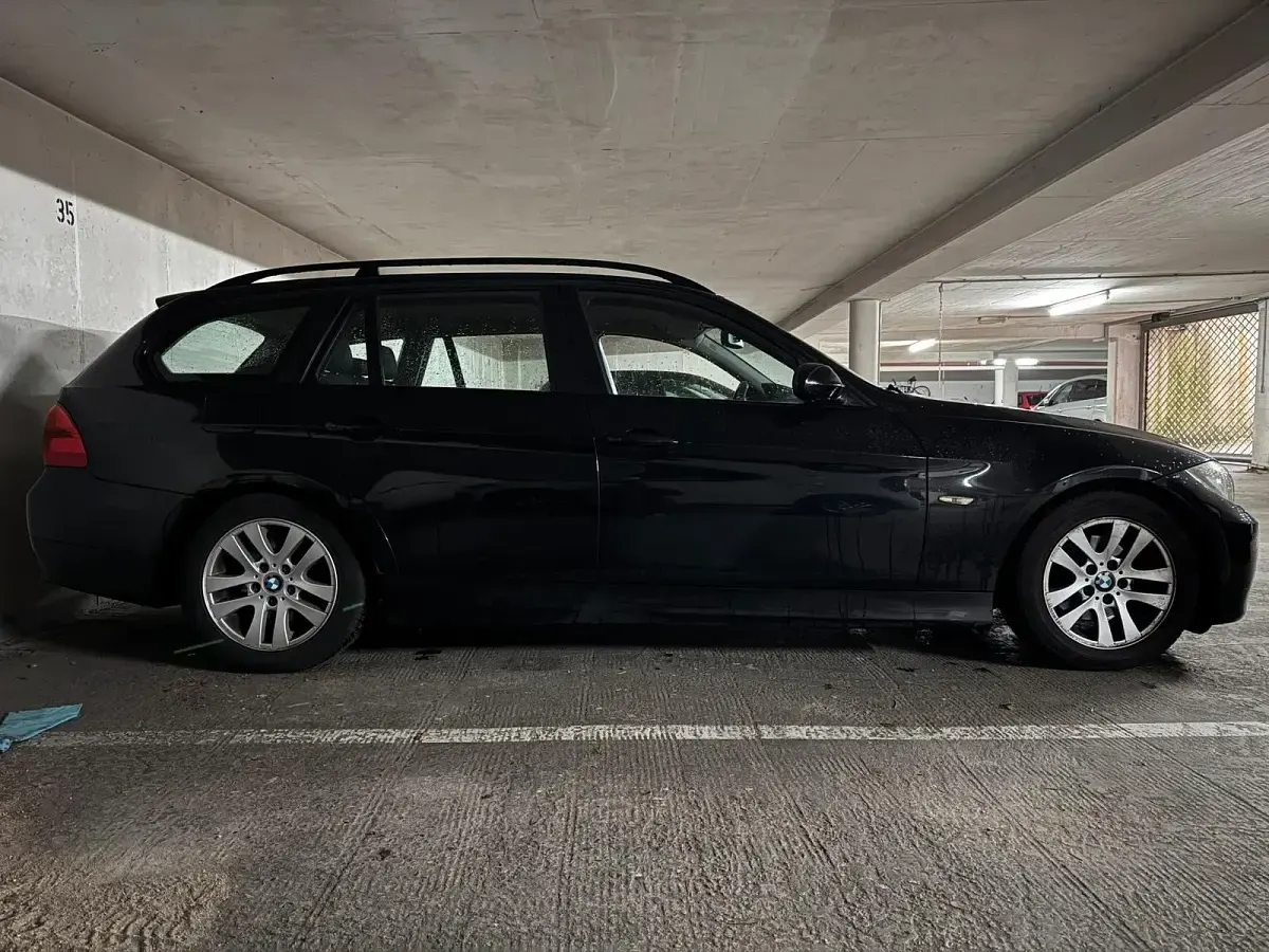 Gebraucht BMW 318 143 PS (105 kW) 2008 Schwarz Kombi