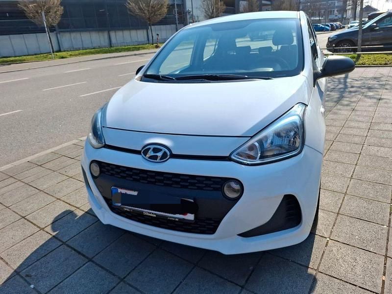 Gebraucht Hyundai i10 Select 67 PS (49 kW) 2019 Weiß Kleinwagen