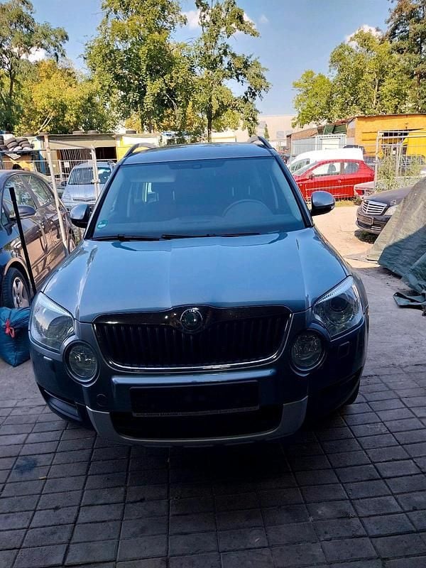 Grau Gebraucht 2012 Skoda Yeti SUV | 3.950 € (Superpreis) - Bild 1/4