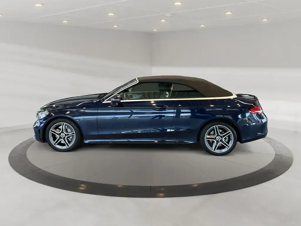 Gebraucht Mercedes C300 AMG 258 PS (189 kW) 2022 Manufaktur exklusiv cavansitblau metallic Cabrio