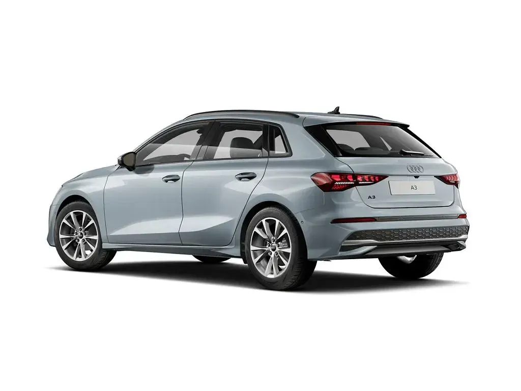 Usado Audi A3 Ambiente 116 HP (85 kW) 2025 Cinzento Sedan