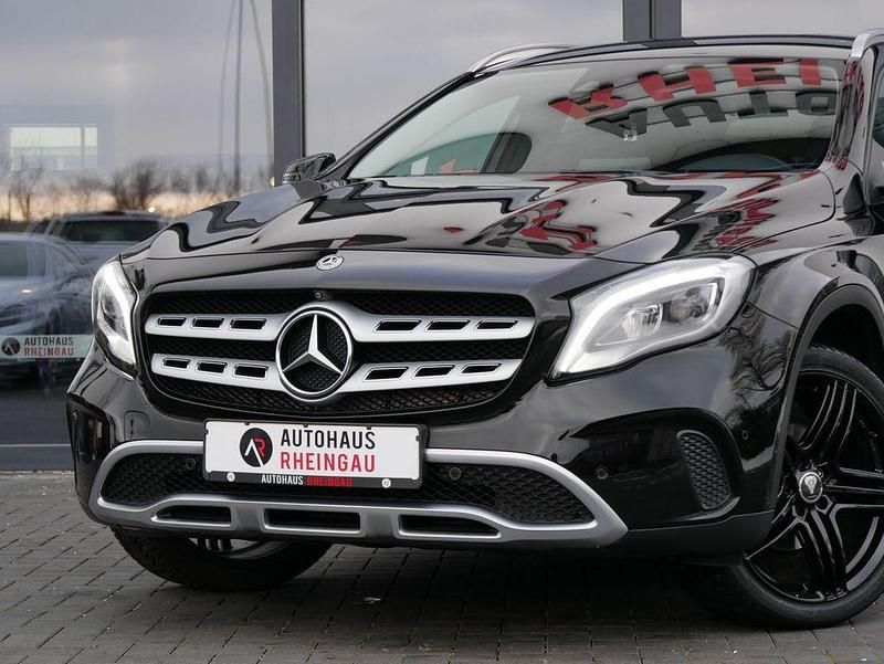 Gebraucht Mercedes GLA200 Urban 136 PS (100 kW) 2018 Schwarz SUV