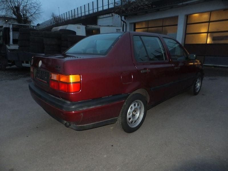 Gebraucht VW Vento 90 PS (66 kW) 1994 Violett Limousine
