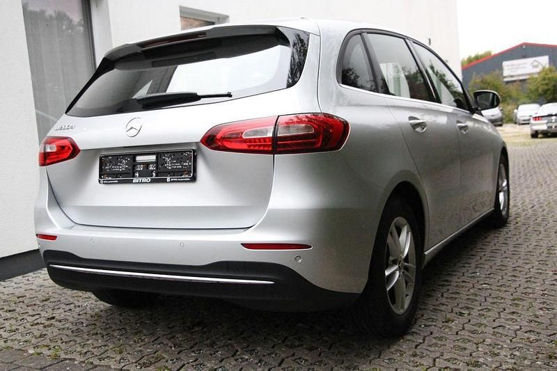 Gebraucht Mercedes B200 150 PS (110 kW) 2020 Silber Van / Kleinbus