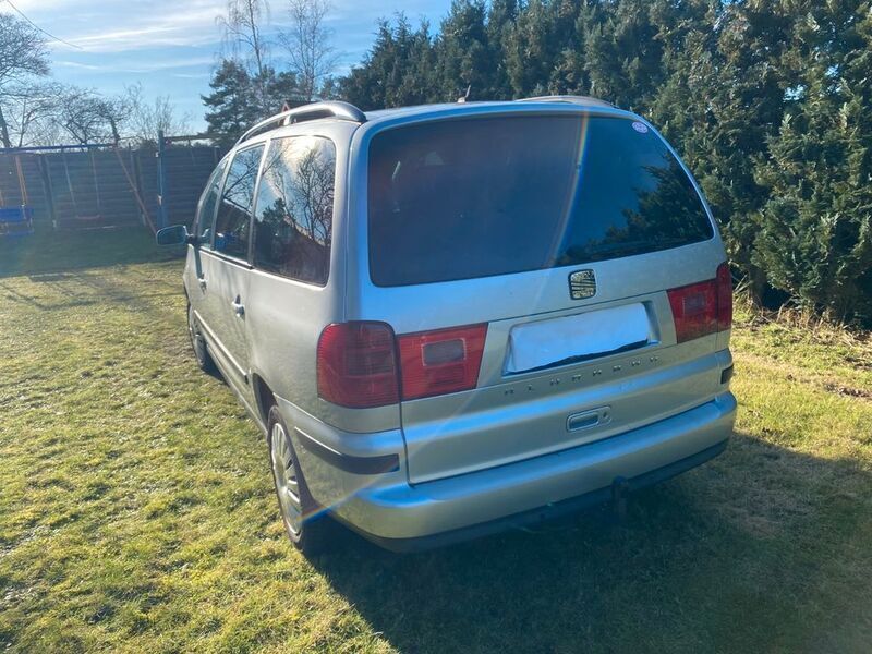 Silber Gebraucht 2006 Seat Alhambra Reference Van / Kleinbus | 3.999 € (Etwas zu teuer) - Bild 1/4