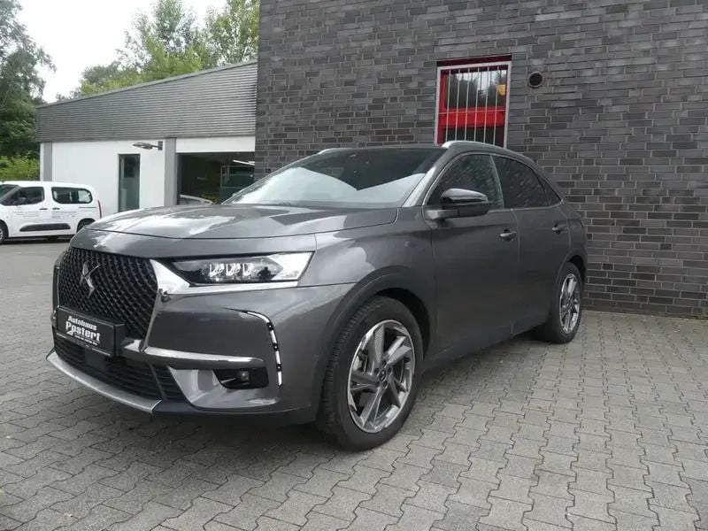 Grau Gebraucht 2020 DS Automobiles DS7 Crossback Be Chic SUV | 29.780 € (Fairer Preis) - Bild 1/4