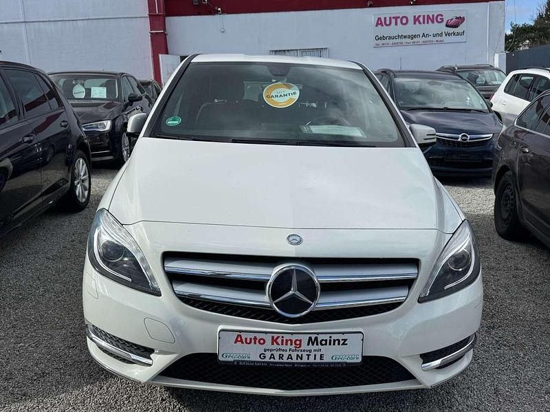 Gebraucht Mercedes B180 122 PS (89 kW) 2012 Calcitweiss  unilack Van / Kleinbus
