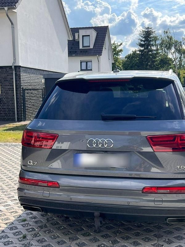 Grau Gebraucht 2015 Audi Q7 S-Line SUV | 23.500 € (Fairer Preis) - Bild 1/4