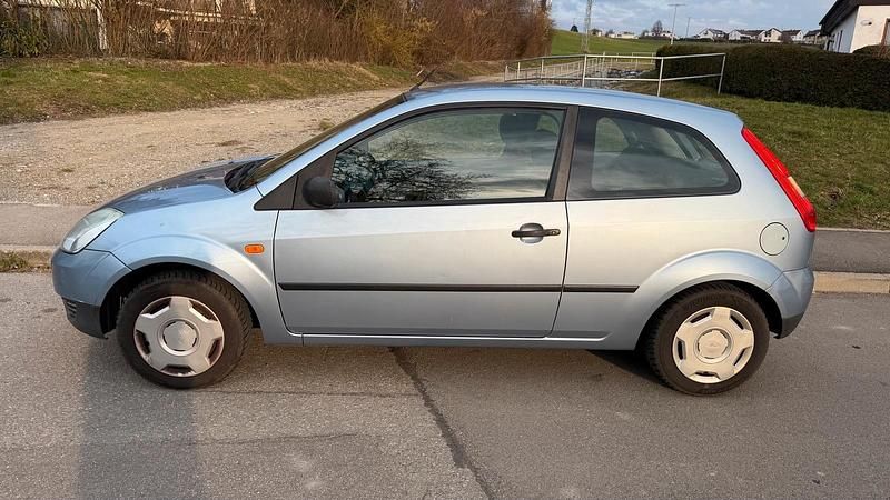 Gebraucht Ford Fiesta 60 PS (44 kW) 2005 Blau Kleinwagen