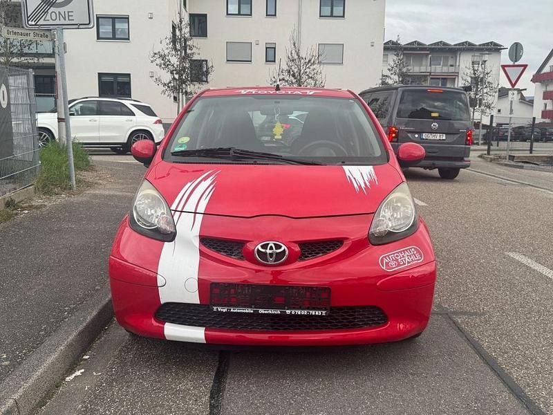 Gebraucht Toyota Aygo Cool 68 PS (50 kW) 2007 Rot Kleinwagen
