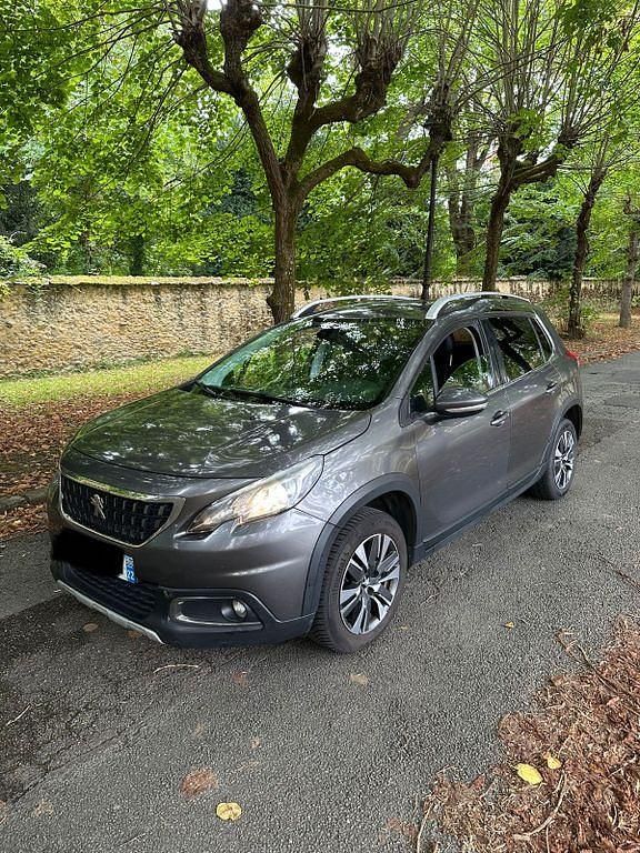 Grau Gebraucht 2019 Peugeot 2008 Allure SUV | 6.990 € - Bild 1/4