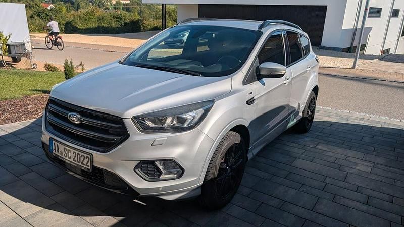 Silber Gebraucht 2017 Ford Kuga ST-Line SUV | 19.999 € - Bild 1/4