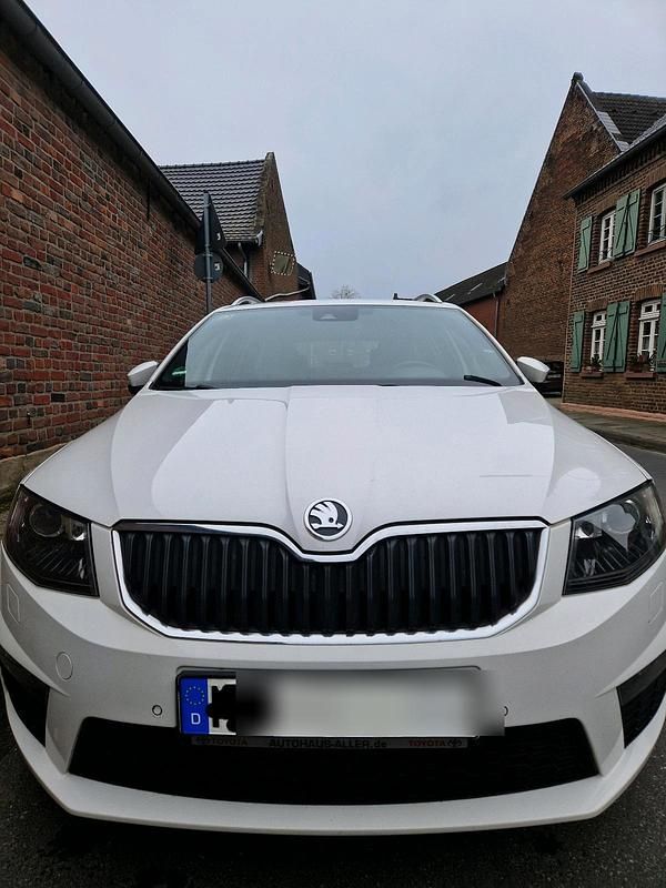 Gebraucht Skoda Octavia RS 2015 Weiß Kleinwagen