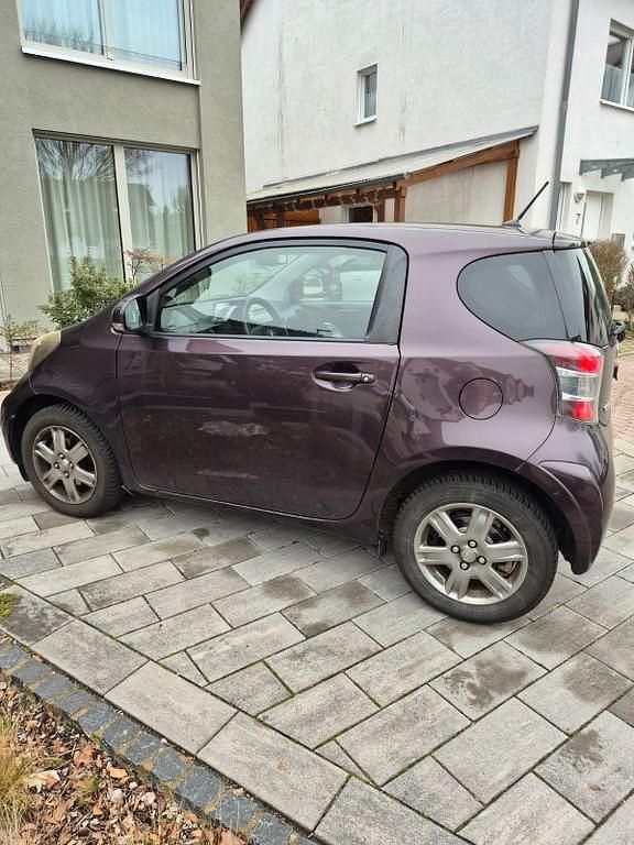 Violet Gebraucht 2009 Toyota iQ Kleinwagen | 2.850 € (Guter Preis) - Bild 1/4