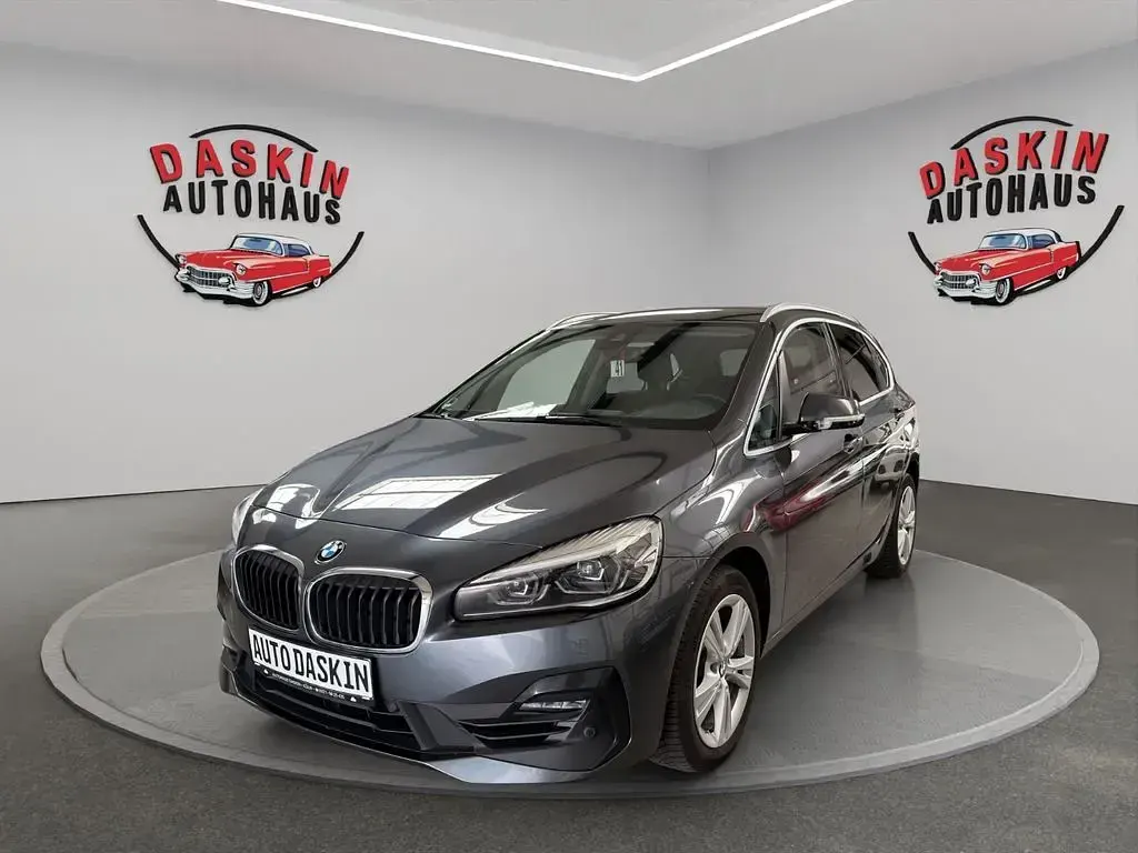 Gebraucht BMW 218 Active Tourer 140 PS (102 kW) 2019 Grau Van / Kleinbus
