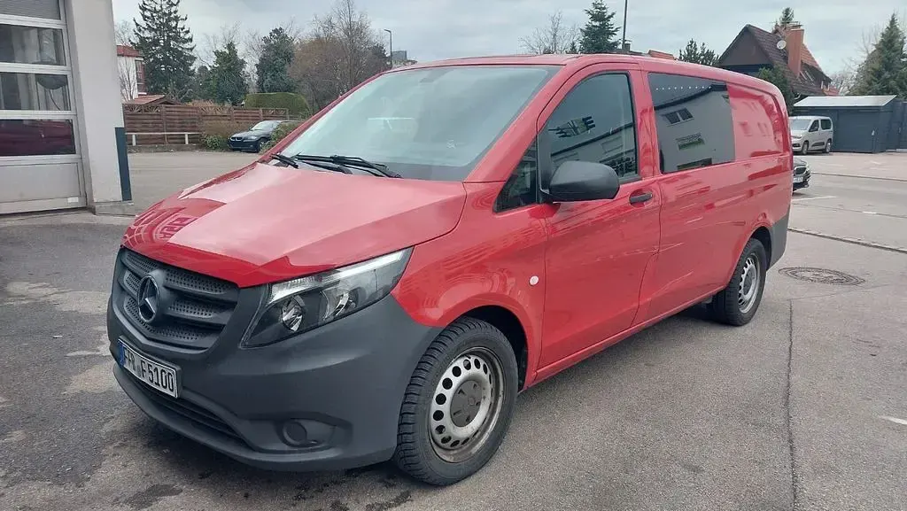 Gebraucht Mercedes Vito 190 PS (139 kW) 2018 Rot Van