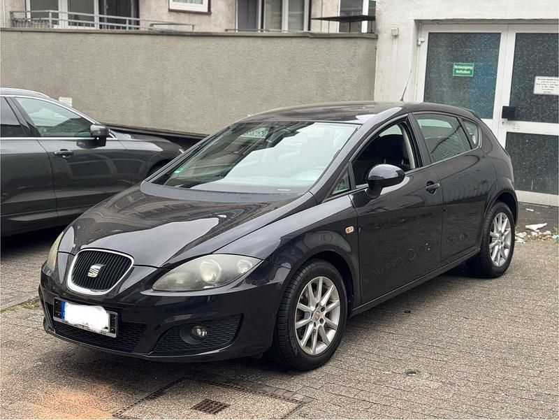 Schwarz Gebraucht 2010 Seat Leon Limousine | 2.800 € (Fairer Preis) - Bild 1/4
