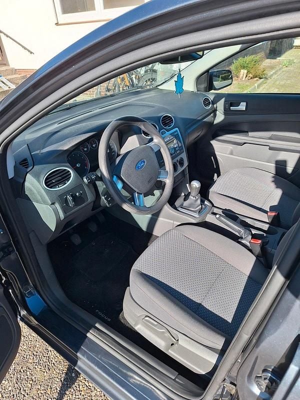 Gebraucht Ford Focus 101 PS (74 kW) 2006 Grau Kombi