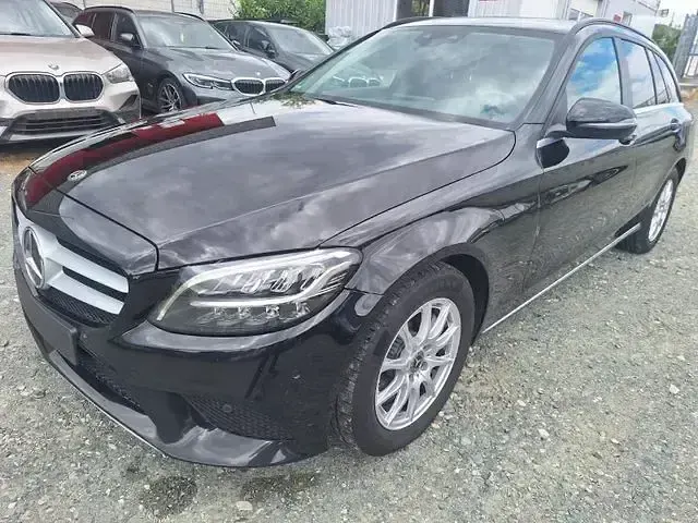 Gebraucht Mercedes C180 122 PS (89 kW) 2020 Schwarz Limousine