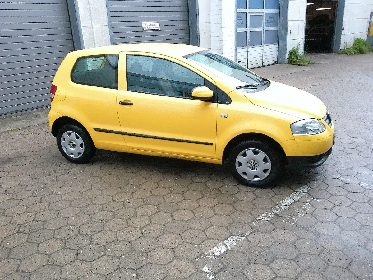 Gebraucht VW Fox 54 PS (39 kW) 2006 Gelb Kleinwagen