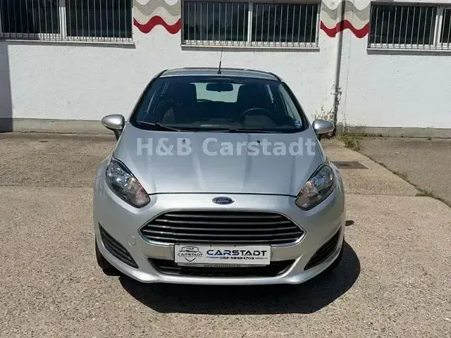 Gebraucht Ford Fiesta Trend 95 PS (69 kW) 2013 Silber Limousine