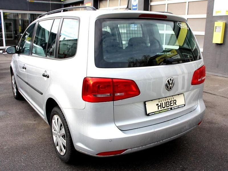 Gebraucht VW Touran Comfortline 140 PS (102 kW) 2013 Silber Van / Kleinbus