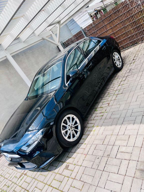Schwarz Gebraucht 2020 Mercedes A180 Progressive Limousine | 22.900 € (Fairer Preis) - Bild 1/4