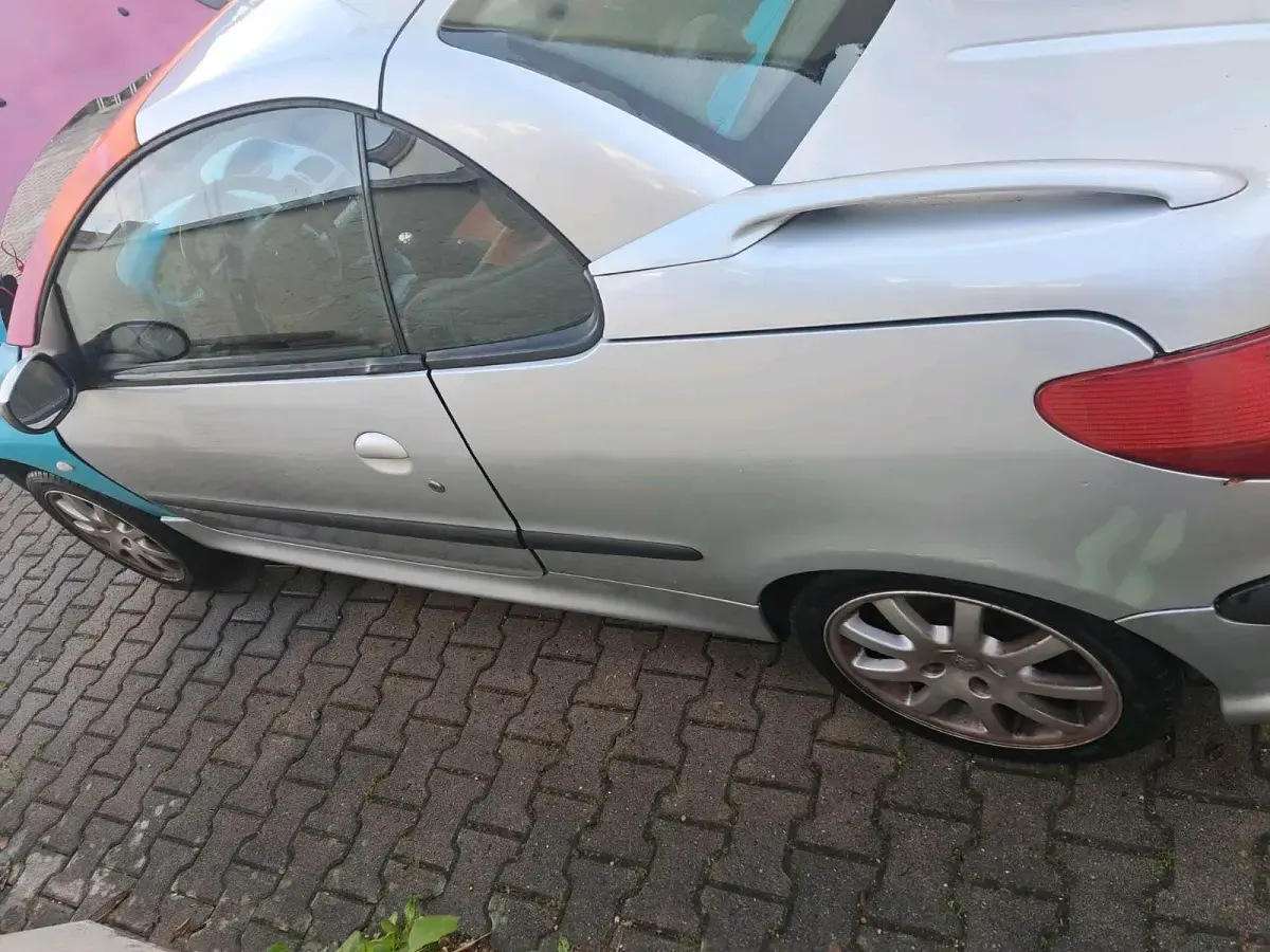 Gebraucht Peugeot 206 CC 136 PS (100 kW) 2002 Silber Cabrio