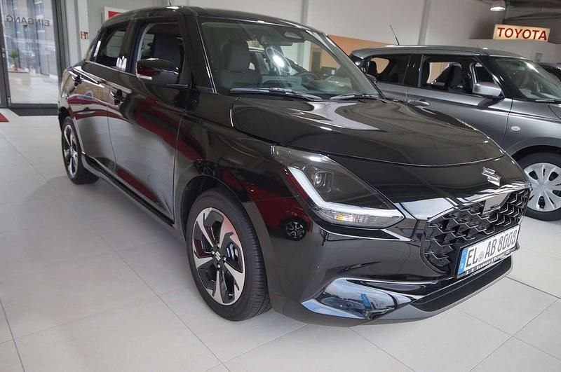 Gebraucht Suzuki Swift Comfort+ 83 PS (61 kW) 2025 Super black pearl Limousine