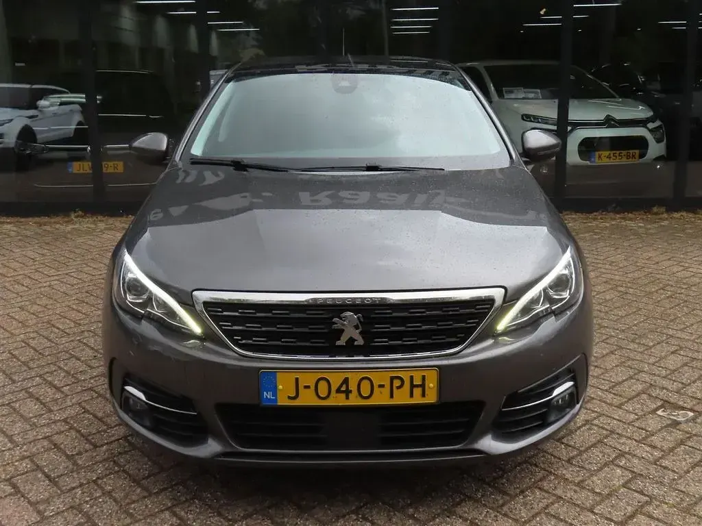 Gebraucht Peugeot 308 Allure 131 PS (96 kW) 2020 Grau Limousine