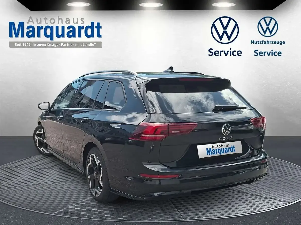 Gebraucht VW Golf VIII R-line 150 PS (110 kW) 2025 Schwarz Kombi