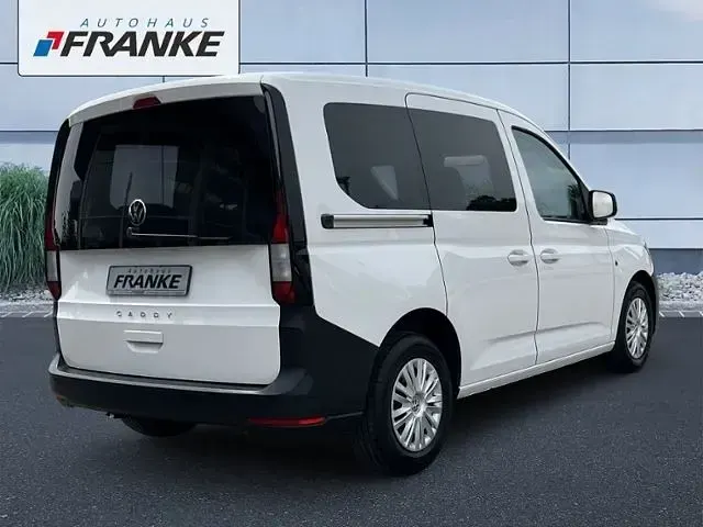 Gebraucht VW Caddy Basis 102 PS (75 kW) 2022 Candyweiß Van / Kleinbus