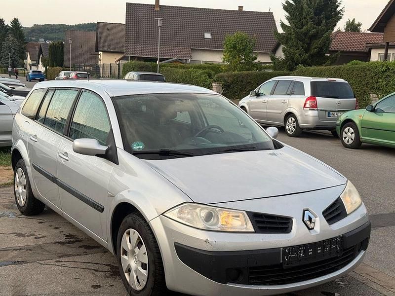 Grau Gebraucht 2007 Renault Mégane II Authentique Limousine | 1.399 € (Fairer Preis) - Bild 1/4