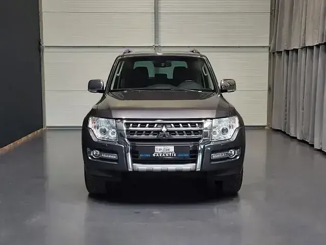 Gebraucht Mitsubishi Pajero Top 200 PS (147 kW) 2015 Mineralgrau (m) SUV