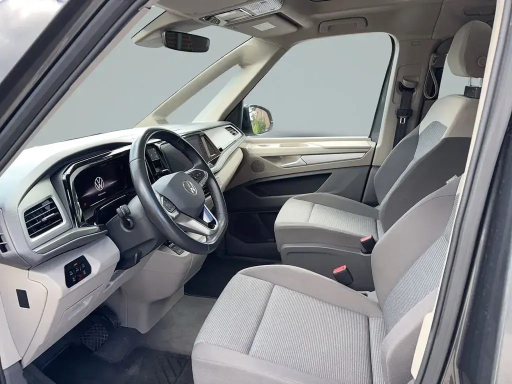 Gebraucht VW Multivan 150 PS (110 kW) 2022 Grau Van / Kleinbus