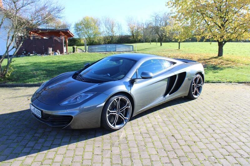 Grau (metallic) Gebraucht 2012 McLaren MP4-12C Coupé | 104.990 € (Superpreis) - Bild 1/4