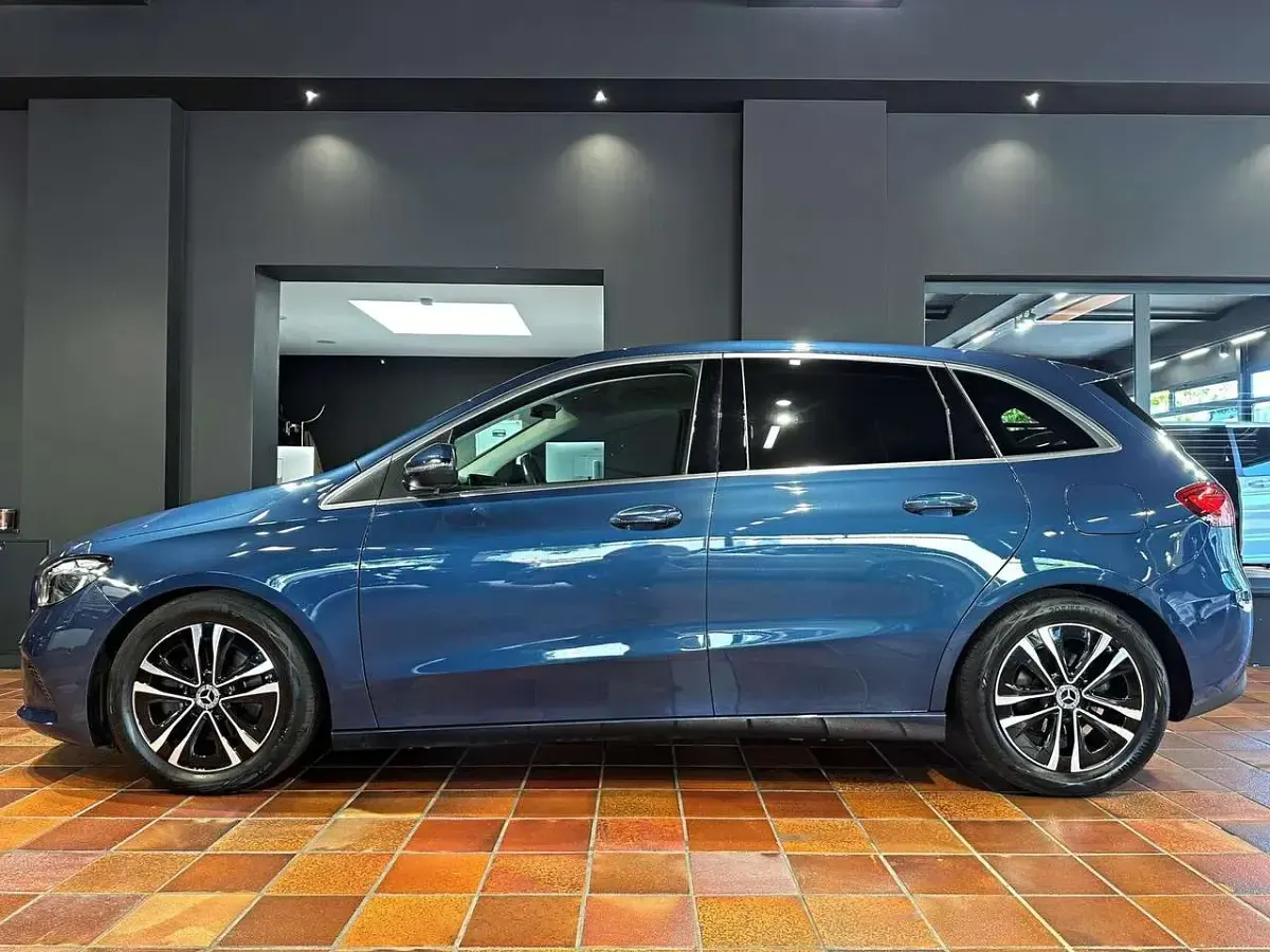 Gebraucht Mercedes B200 Progressive 150 PS (110 kW) 2023 Denimblau metallic Kleinwagen