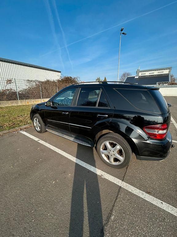 Gebraucht Mercedes ML320 224 PS (164 kW) 2006 Schwarz SUV