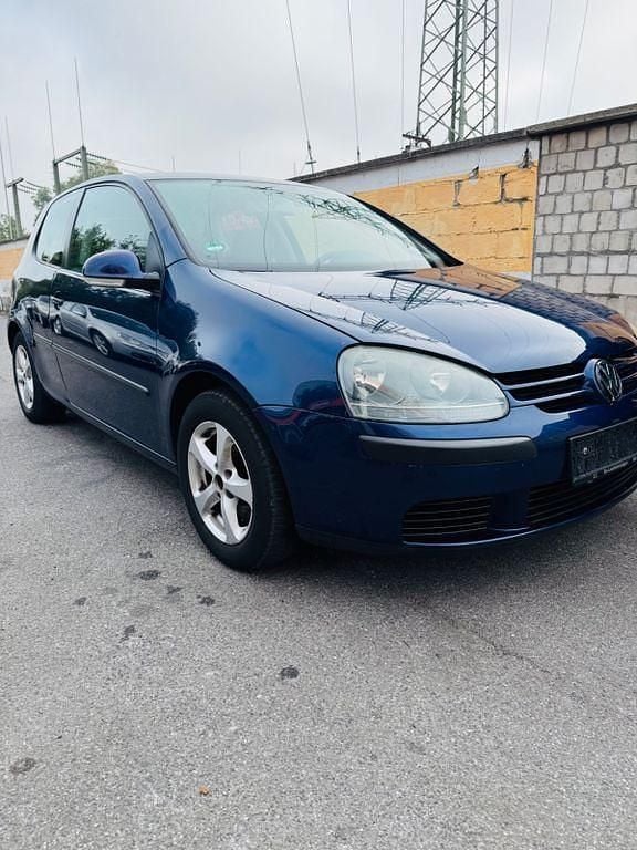 Blau Gebraucht 2004 VW Golf V Trendline Kleinwagen | 800 € (Superpreis) - Bild 1/4