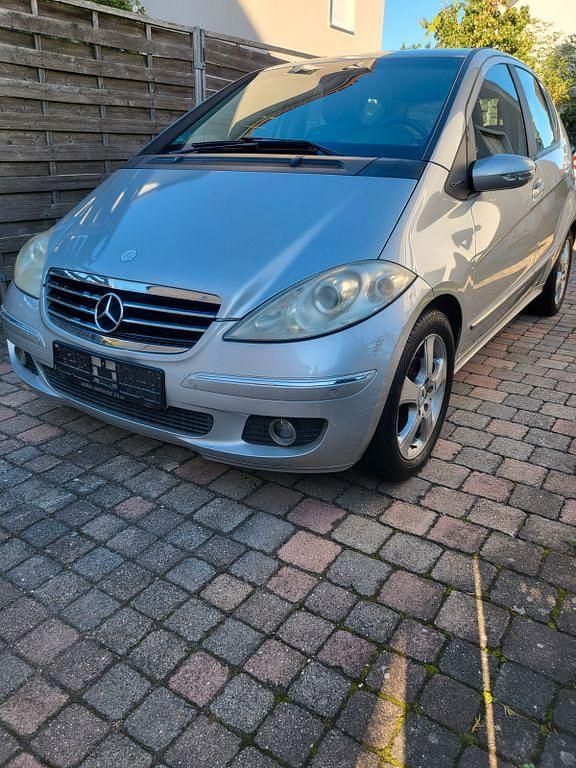 Silber Gebraucht 2005 Mercedes A180 Avantgarde Limousine | 1.650 € (Fairer Preis) - Bild 1/4