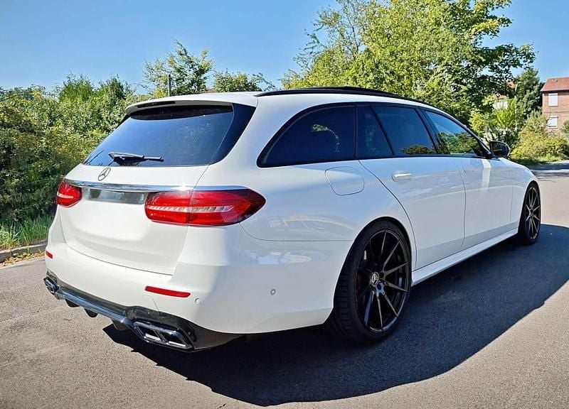 Weiß Gebraucht 2018 Mercedes E200 AMG line Kombi | 32.849 € (Teuer) - Bild 1/4