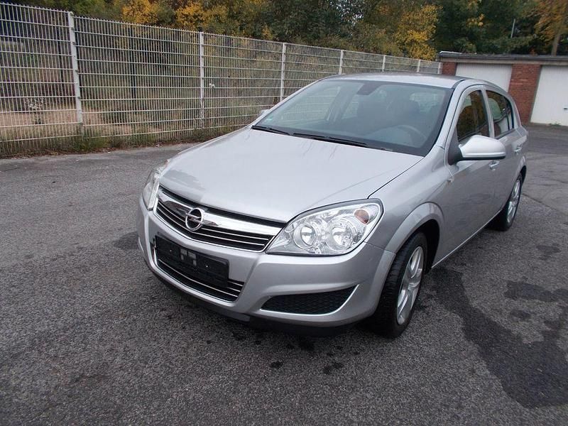 Argonsilber/sovereign/switchbl Gebraucht 2009 Opel Astra Edition Limousine | 2.350 € (Fairer Preis) - Bild 1/4