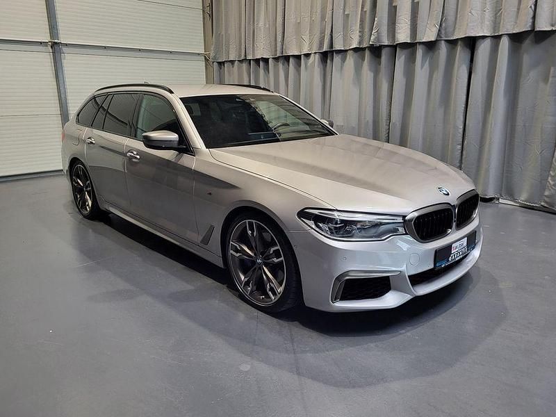 Gebraucht BMW M550 Performance 400 PS (294 kW) 2017 Rhodonitsilber Limousine