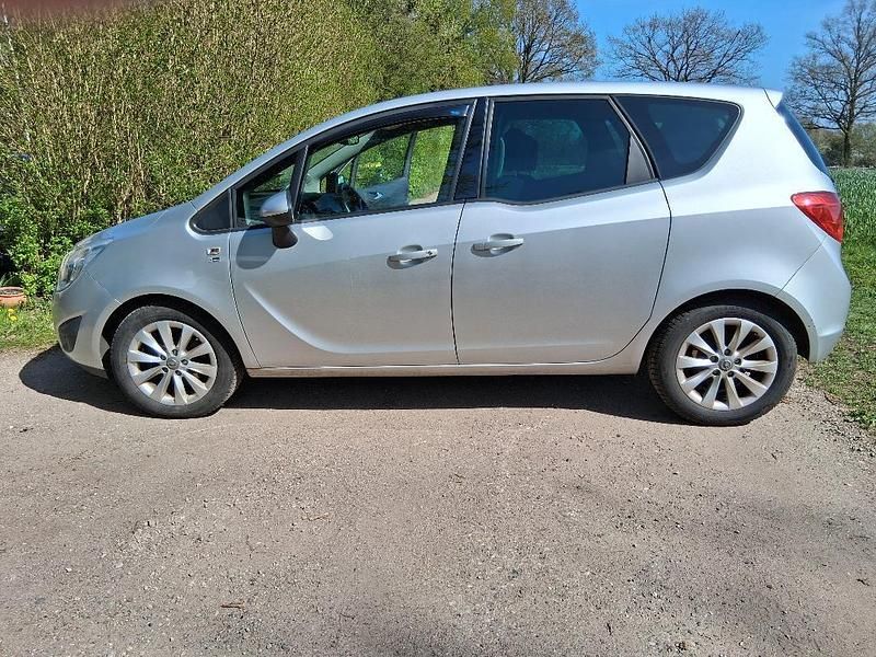 Second-hand Opel Meriva 101 CP (74 kW) 2013 Argintiu Monovolum