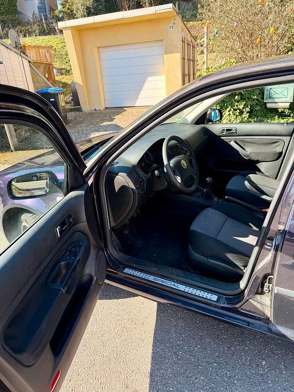 Gebraucht VW Golf IV 110 PS (80 kW) 2002 Violet Limousine