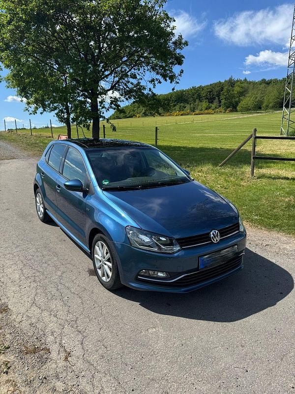 Blau Gebraucht 2015 VW Polo LOUNGE Kleinwagen | 8.000 € (Fairer Preis) - Bild 1/4