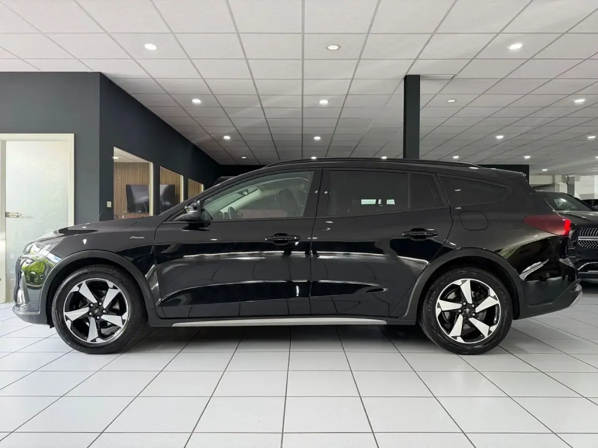 Gebraucht Ford Focus Active X 155 PS (114 kW) 2023 Schwarz Kombi