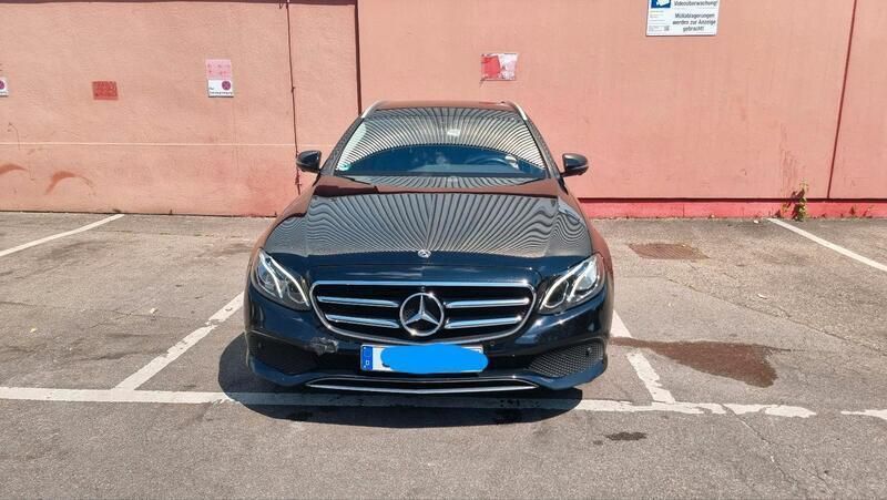 Schwarz Gebraucht 2019 Mercedes E220 Kombi | 13.000 € (Guter Preis) - Bild 1/4