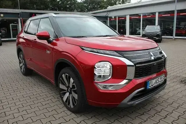 Gebraucht Mitsubishi Outlander P-HEV Top 306 PS (225 kW) 2025 Rot SUV
