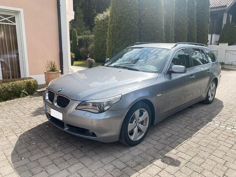 Gebraucht BMW 525 218 PS (160 kW) 2006 Grau Kombi